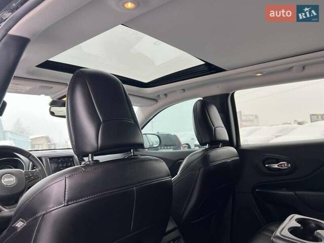 Чорний Джип Cherokee, об'ємом двигуна 3.2 л та пробігом 116 тис. км за 22440 $, фото 39 на Automoto.ua