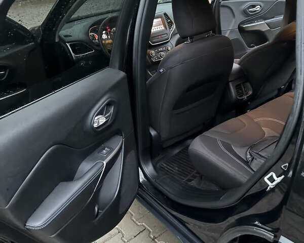 Черный Джип Чероки, объемом двигателя 0 л и пробегом 122 тыс. км за 15500 $, фото 13 на Automoto.ua