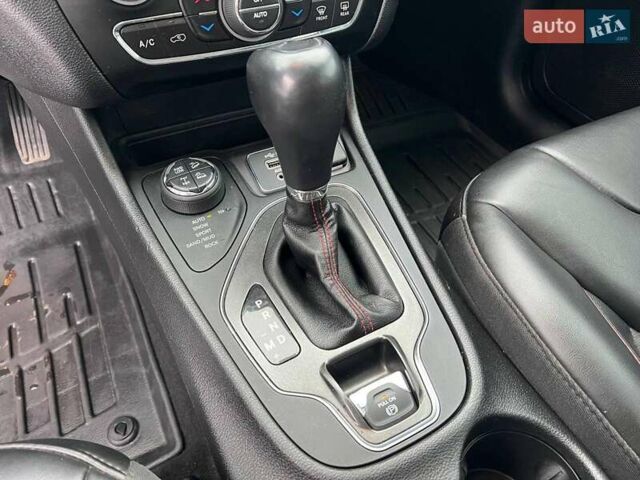 Чорний Джип Cherokee, об'ємом двигуна 3.2 л та пробігом 116 тис. км за 22440 $, фото 32 на Automoto.ua