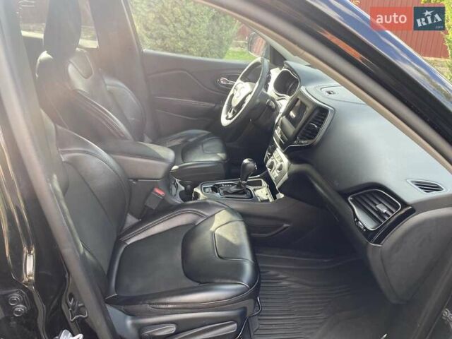 Джип Cherokee 2019 у Хмельницькому на Automoto.ua Чорний Джип Cherokee, об'ємом двигуна 2.36 л та пробігом 149 тис. км за 15500 $, фото 17 на Automoto.ua