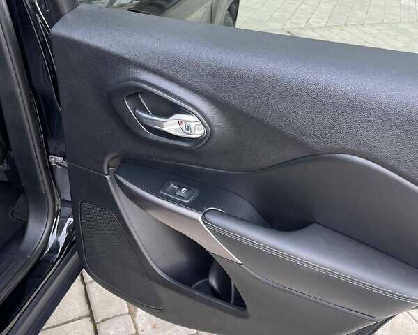 Чорний Джип Cherokee, об'ємом двигуна 2.36 л та пробігом 61 тис. км за 16800 $, фото 18 на Automoto.ua