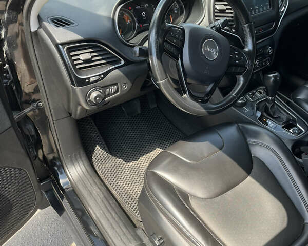 Чорний Джип Cherokee, об'ємом двигуна 3.24 л та пробігом 195 тис. км за 14900 $, фото 11 на Automoto.ua