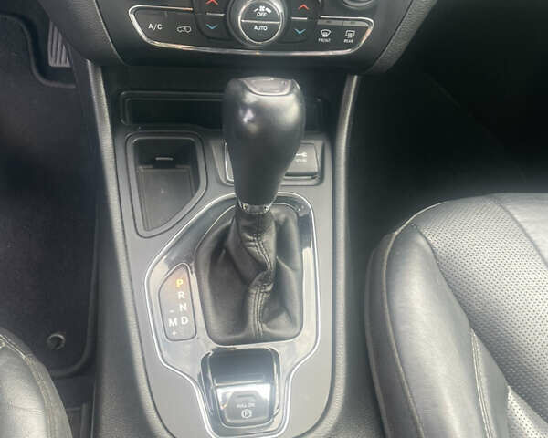 Черный Джип Чероки, объемом двигателя 2.36 л и пробегом 166 тыс. км за 16000 $, фото 16 на Automoto.ua