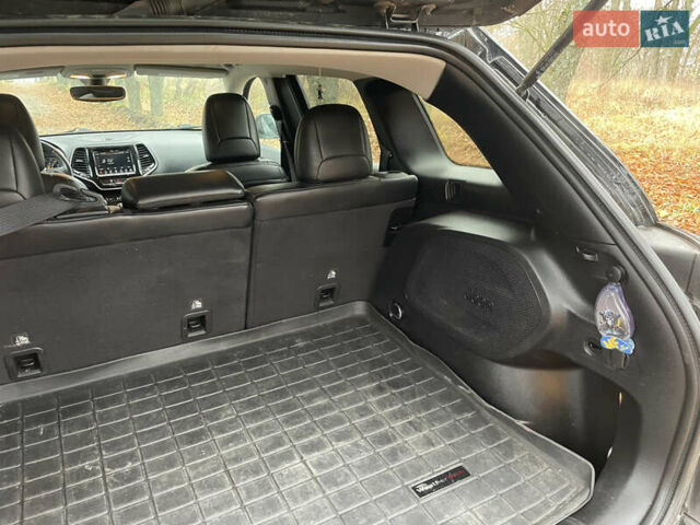 Черный Джип Чероки, объемом двигателя 3.24 л и пробегом 126 тыс. км за 18500 $, фото 8 на Automoto.ua