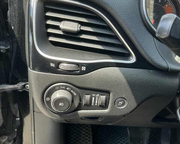 Чорний Джип Cherokee, об'ємом двигуна 3.24 л та пробігом 195 тис. км за 14900 $, фото 28 на Automoto.ua