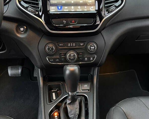 Чорний Джип Cherokee, об'ємом двигуна 2.36 л та пробігом 33 тис. км за 20500 $, фото 35 на Automoto.ua