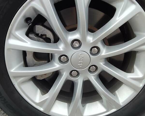 Черный Джип Чероки, объемом двигателя 2.4 л и пробегом 125 тыс. км за 15300 $, фото 10 на Automoto.ua