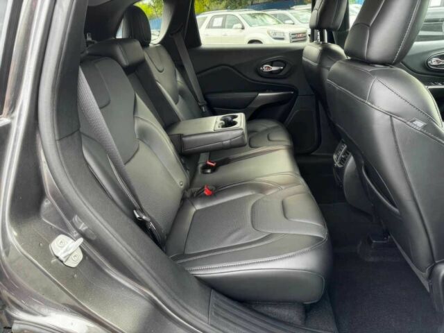 Черный Джип Чероки, объемом двигателя 3.2 л и пробегом 33 тыс. км за 11000 $, фото 11 на Automoto.ua