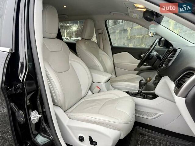 Черный Джип Чероки, объемом двигателя 2.36 л и пробегом 135 тыс. км за 16800 $, фото 11 на Automoto.ua