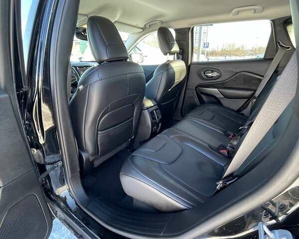 Чорний Джип Cherokee, об'ємом двигуна 2.36 л та пробігом 34 тис. км за 18000 $, фото 23 на Automoto.ua