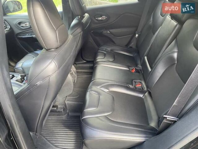 Джип Cherokee 2019 у Хмельницькому на Automoto.ua Чорний Джип Cherokee, об'ємом двигуна 2.36 л та пробігом 149 тис. км за 15500 $, фото 19 на Automoto.ua