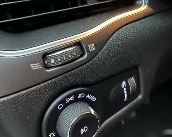 Черный Джип Чероки, объемом двигателя 0 л и пробегом 122 тыс. км за 15500 $, фото 14 на Automoto.ua