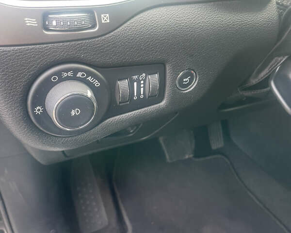 Черный Джип Чероки, объемом двигателя 2.36 л и пробегом 166 тыс. км за 16000 $, фото 20 на Automoto.ua