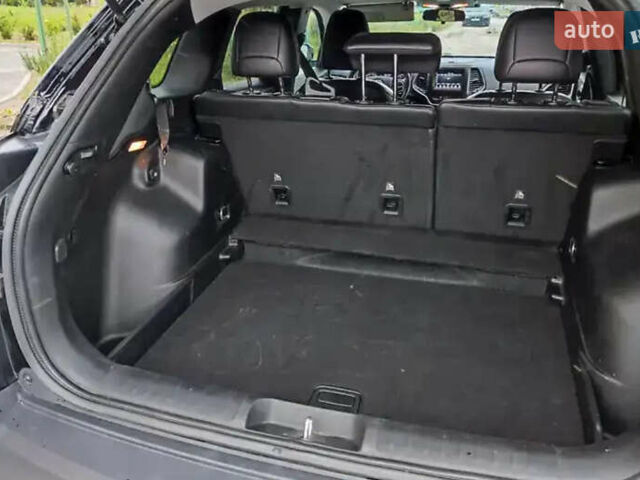 Черный Джип Чероки, объемом двигателя 3.24 л и пробегом 139 тыс. км за 24500 $, фото 5 на Automoto.ua