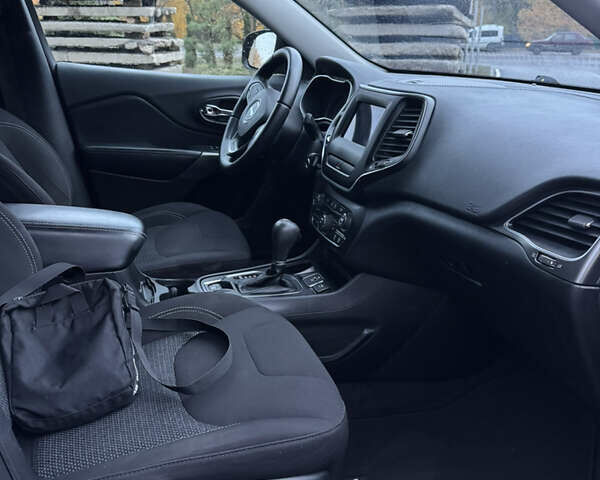 Чорний Джип Cherokee, об'ємом двигуна 2.4 л та пробігом 223 тис. км за 13900 $, фото 57 на Automoto.ua