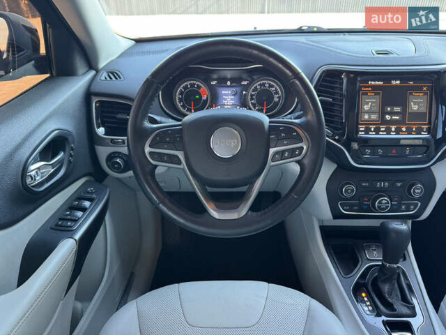 Чорний Джип Cherokee, об'ємом двигуна 3.24 л та пробігом 127 тис. км за 16500 $, фото 8 на Automoto.ua