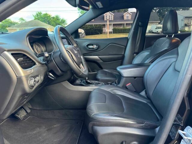 Черный Джип Чероки, объемом двигателя 2 л и пробегом 44 тыс. км за 8700 $, фото 9 на Automoto.ua