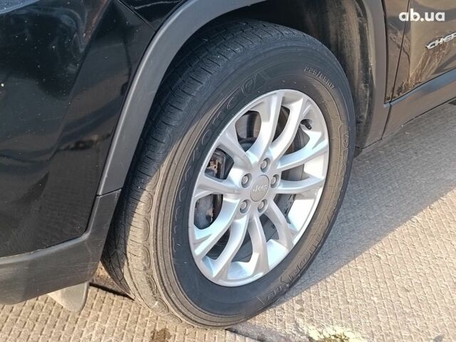 Чорний Джип Cherokee, об'ємом двигуна 2.4 л та пробігом 32 тис. км за 17940 $, фото 3 на Automoto.ua