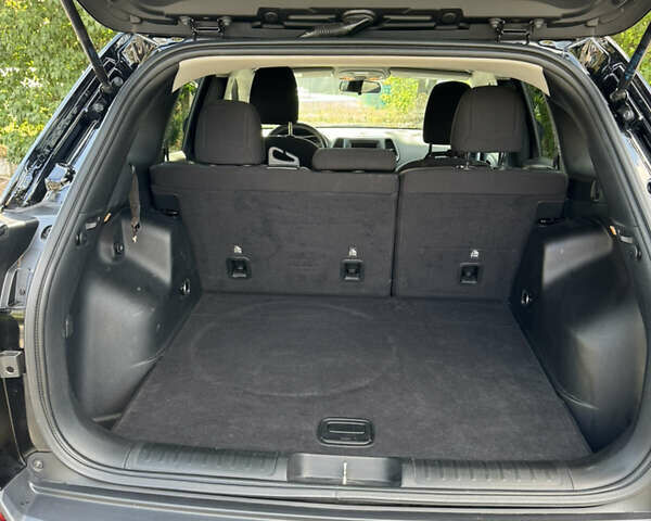 Чорний Джип Cherokee, об'ємом двигуна 2.36 л та пробігом 30 тис. км за 18000 $, фото 6 на Automoto.ua