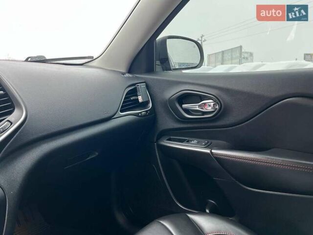 Чорний Джип Cherokee, об'ємом двигуна 3.2 л та пробігом 116 тис. км за 22440 $, фото 33 на Automoto.ua