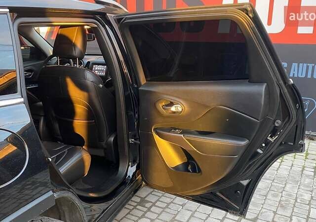 Черный Джип Чероки, объемом двигателя 2.36 л и пробегом 142 тыс. км за 17000 $, фото 31 на Automoto.ua