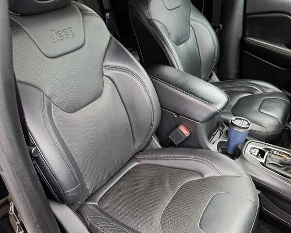 Чорний Джип Cherokee, об'ємом двигуна 2 л та пробігом 93 тис. км за 17300 $, фото 14 на Automoto.ua