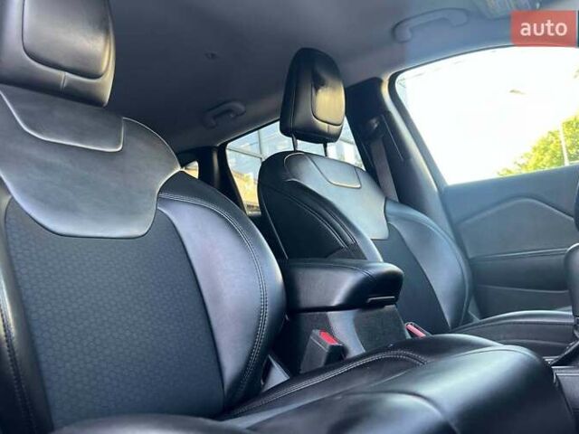 Чорний Джип Cherokee, об'ємом двигуна 2.36 л та пробігом 89 тис. км за 17300 $, фото 22 на Automoto.ua