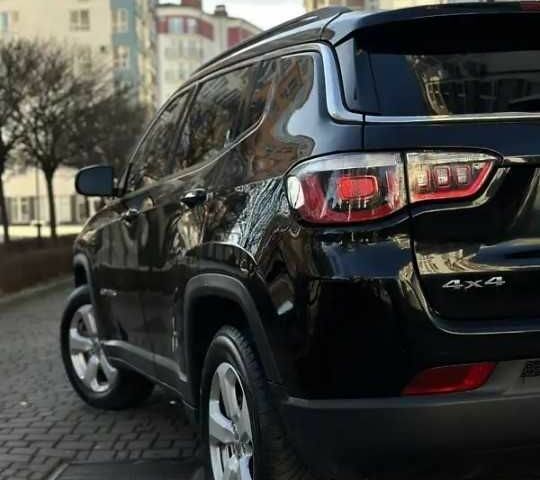 Чорний Джип Cherokee, об'ємом двигуна 2.4 л та пробігом 95 тис. км за 14700 $, фото 2 на Automoto.ua