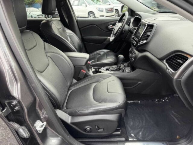 Черный Джип Чероки, объемом двигателя 3.2 л и пробегом 33 тыс. км за 11000 $, фото 10 на Automoto.ua