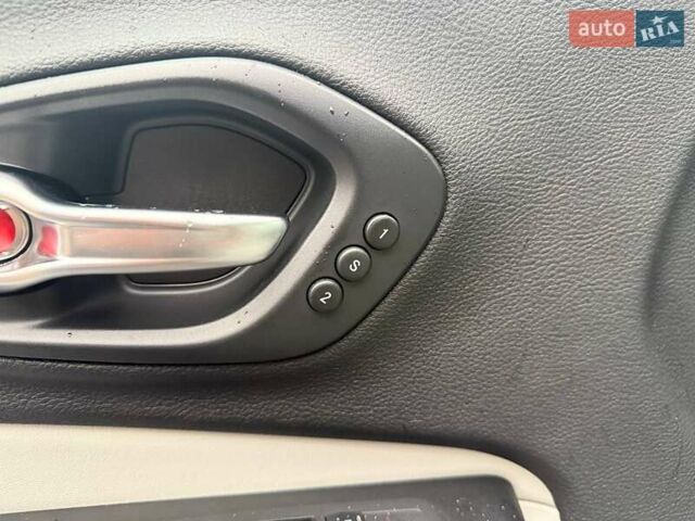 Черный Джип Чероки, объемом двигателя 2.36 л и пробегом 102 тыс. км за 18990 $, фото 16 на Automoto.ua