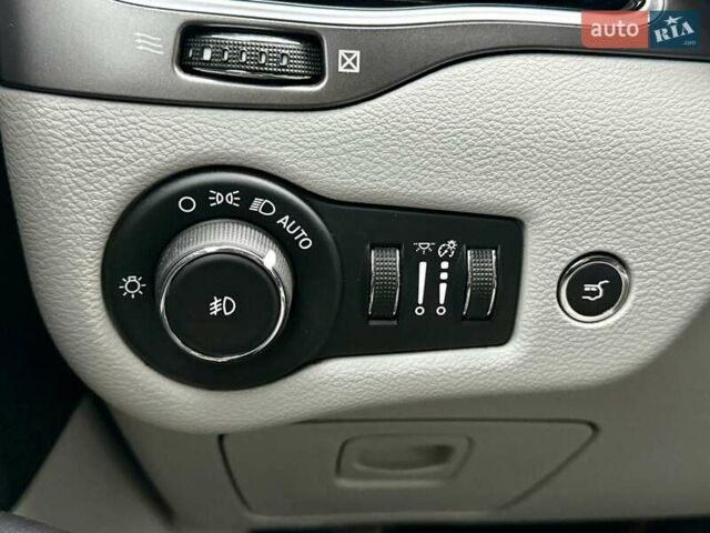 Черный Джип Чероки, объемом двигателя 2.36 л и пробегом 135 тыс. км за 16800 $, фото 21 на Automoto.ua