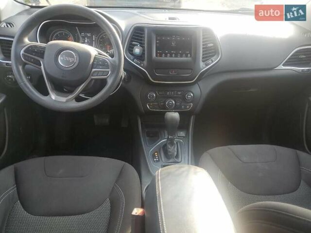 Черный Джип Чероки, объемом двигателя 2.36 л и пробегом 155 тыс. км за 2400 $, фото 7 на Automoto.ua