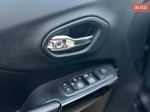 Чорний Джип Cherokee, об'ємом двигуна 2.36 л та пробігом 89 тис. км за 17300 $, фото 10 на Automoto.ua