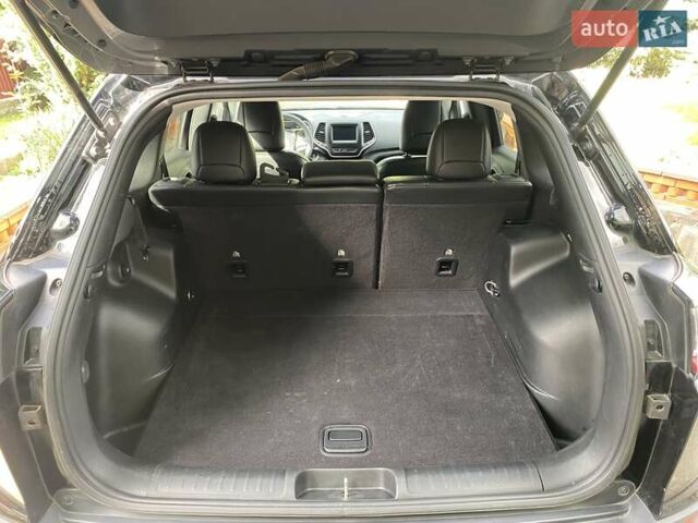 Джип Cherokee 2019 у Хмельницькому на Automoto.ua Чорний Джип Cherokee, об'ємом двигуна 2.36 л та пробігом 149 тис. км за 15500 $, фото 13 на Automoto.ua