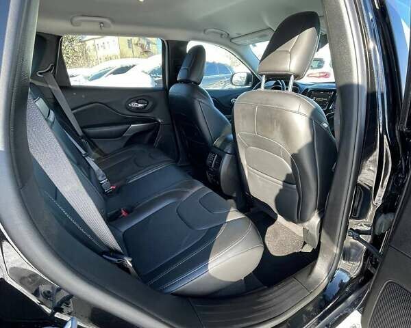 Чорний Джип Cherokee, об'ємом двигуна 2.36 л та пробігом 34 тис. км за 18000 $, фото 25 на Automoto.ua