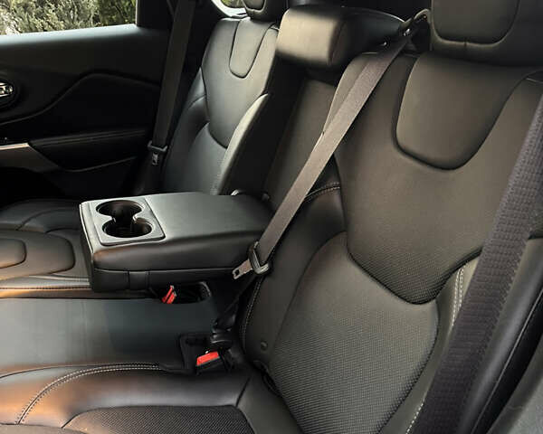 Чорний Джип Cherokee, об'ємом двигуна 2.36 л та пробігом 33 тис. км за 20500 $, фото 46 на Automoto.ua