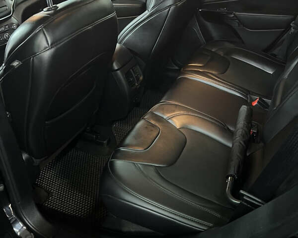 Черный Джип Чероки, объемом двигателя 2.36 л и пробегом 152 тыс. км за 15150 $, фото 28 на Automoto.ua