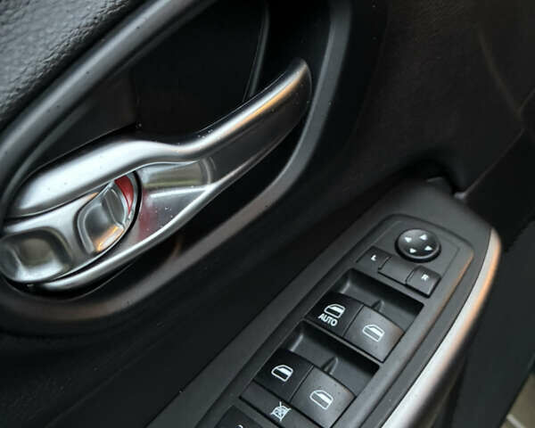 Черный Джип Чероки, объемом двигателя 0 л и пробегом 122 тыс. км за 15500 $, фото 15 на Automoto.ua