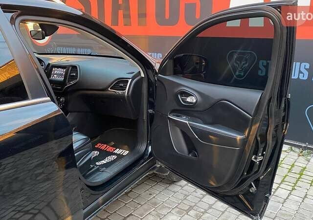 Черный Джип Чероки, объемом двигателя 2.36 л и пробегом 142 тыс. км за 17000 $, фото 33 на Automoto.ua