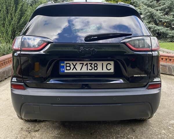 Джип Cherokee 2019 у Хмельницькому на Automoto.ua Чорний Джип Cherokee, об'ємом двигуна 2.36 л та пробігом 149 тис. км за 15500 $, фото 6 на Automoto.ua