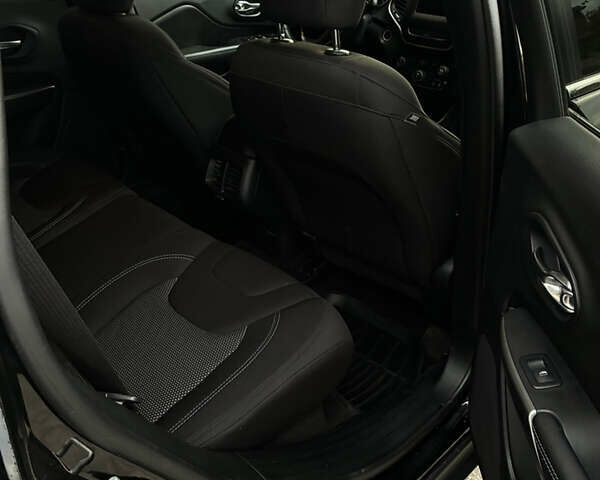 Джип Cherokee 2019 у Жмеренке на Automoto.ua Чорний Джип Cherokee, об'ємом двигуна 0 л та пробігом 76 тис. км за 16500 $, фото 11 на Automoto.ua