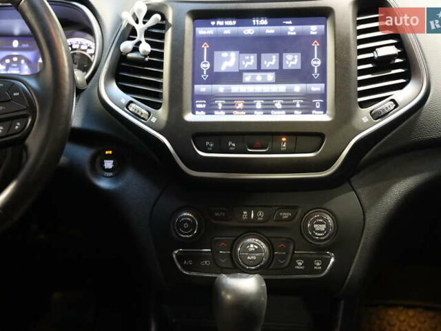 Черный Джип Чероки, объемом двигателя 2.36 л и пробегом 211 тыс. км за 21500 $, фото 51 на Automoto.ua