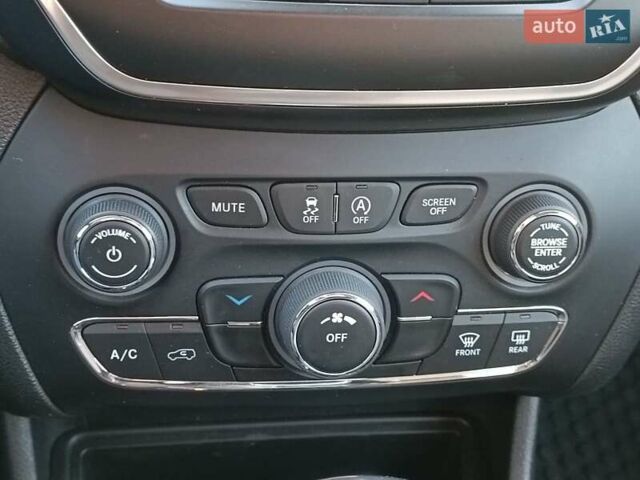 Черный Джип Чероки, объемом двигателя 2.4 л и пробегом 32 тыс. км за 17940 $, фото 26 на Automoto.ua