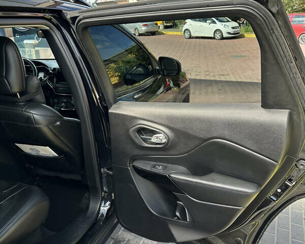 Чорний Джип Cherokee, об'ємом двигуна 2.36 л та пробігом 108 тис. км за 18000 $, фото 38 на Automoto.ua