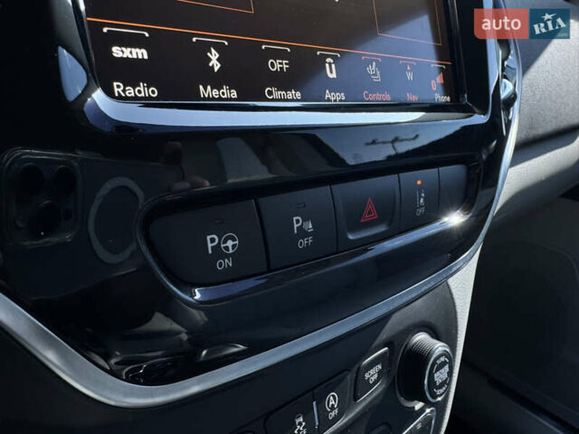 Чорний Джип Cherokee, об'ємом двигуна 3.24 л та пробігом 127 тис. км за 16500 $, фото 10 на Automoto.ua