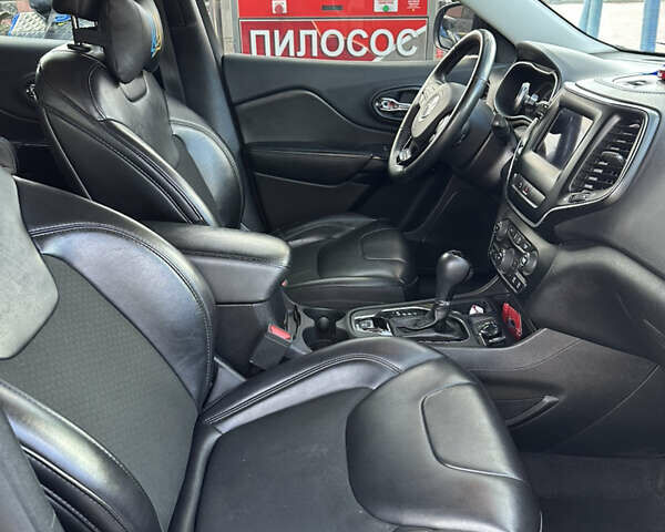 Чорний Джип Cherokee, об'ємом двигуна 2.36 л та пробігом 108 тис. км за 18000 $, фото 41 на Automoto.ua