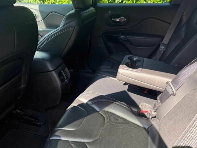 Чорний Джип Cherokee, об'ємом двигуна 0 л та пробігом 57 тис. км за 8700 $, фото 6 на Automoto.ua