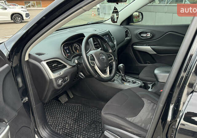 Чорний Джип Cherokee, об'ємом двигуна 3.24 л та пробігом 179 тис. км за 17500 $, фото 13 на Automoto.ua