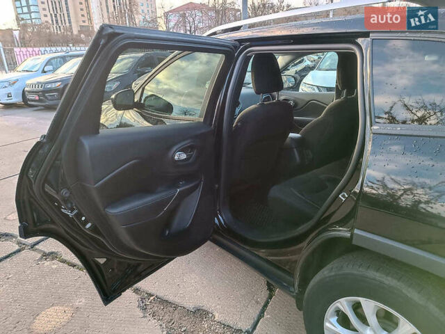 Черный Джип Чероки, объемом двигателя 2.4 л и пробегом 32 тыс. км за 17940 $, фото 12 на Automoto.ua