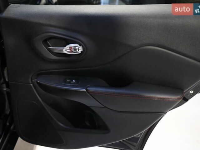 Черный Джип Чероки, объемом двигателя 2.36 л и пробегом 211 тыс. км за 21500 $, фото 40 на Automoto.ua